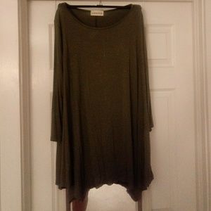 Larace Flowy, Soft Olive Green Top